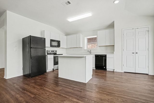 2640 Pioneer Bluffs Road, Balch Springs, TX 75181