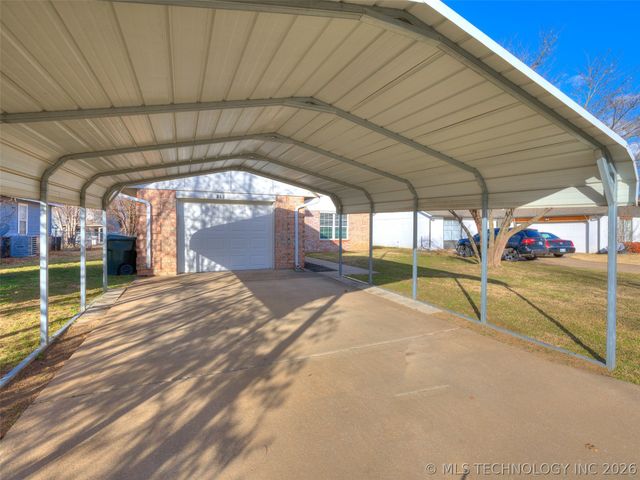 606 W 19th Street S, Claremore, OK 74019