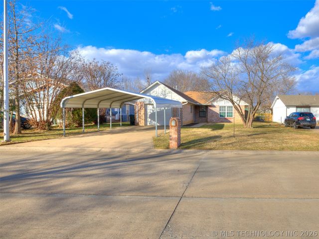 606 W 19th Street S, Claremore, OK 74019