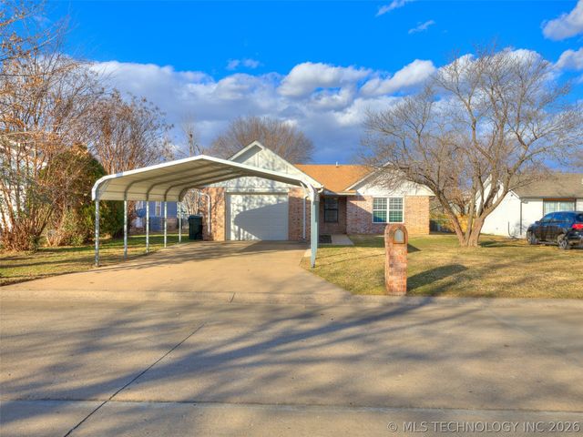 606 W 19th Street S, Claremore, OK 74019