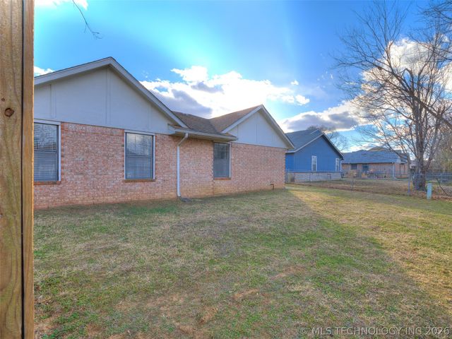 606 W 19th Street S, Claremore, OK 74019