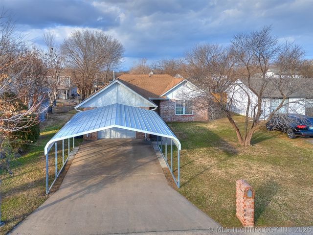 606 W 19th Street S, Claremore, OK 74019