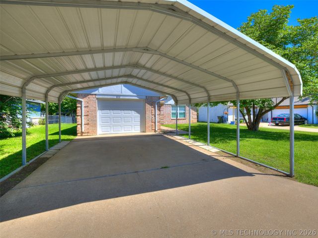606 W 19th Street S, Claremore, OK 74019