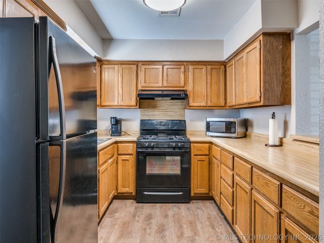 606 W 19th Street S, Claremore, OK 74019