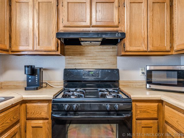 606 W 19th Street S, Claremore, OK 74019