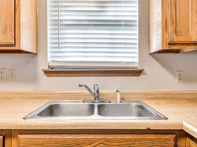 606 W 19th Street S, Claremore, OK 74019