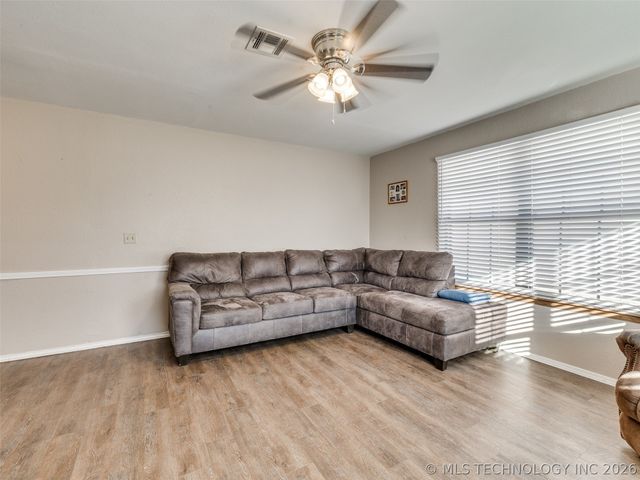 606 W 19th Street S, Claremore, OK 74019