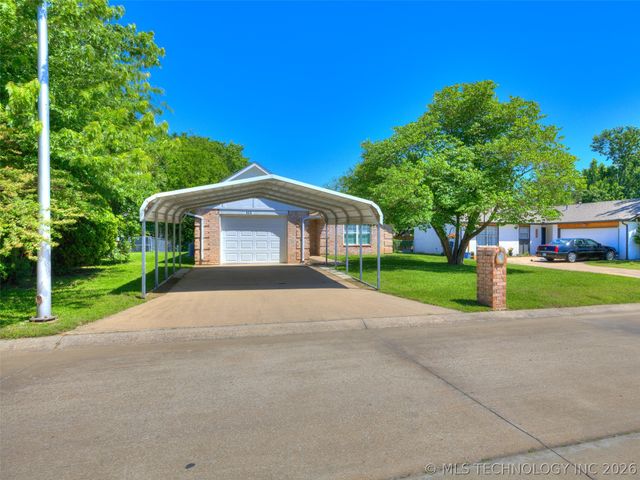 606 W 19th Street S, Claremore, OK 74019