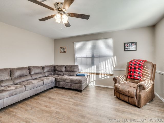 606 W 19th Street S, Claremore, OK 74019