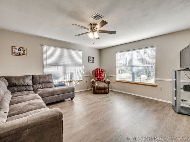 606 W 19th Street S, Claremore, OK 74019