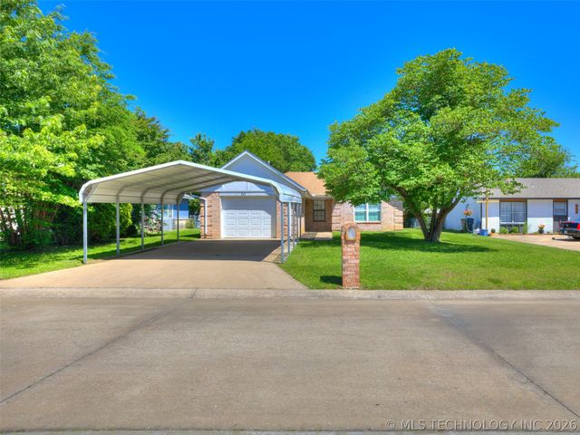 606 W 19th Street S, Claremore, OK 74019