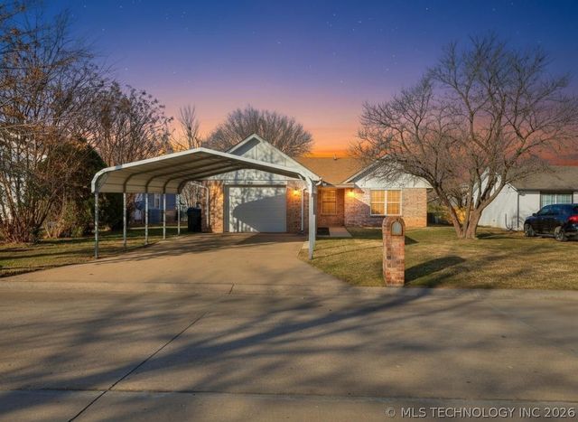 606 W 19th Street S, Claremore, OK 74019
