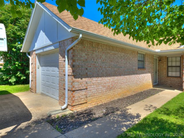 606 W 19th Street S, Claremore, OK 74019