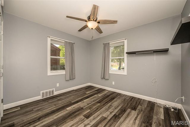 6300 Ashwell Drive, St Louis, MO 63123