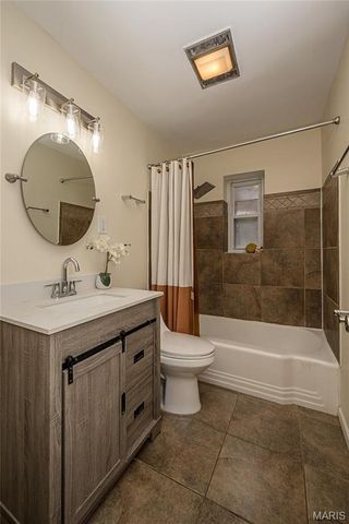 6300 Ashwell Drive, St Louis, MO 63123