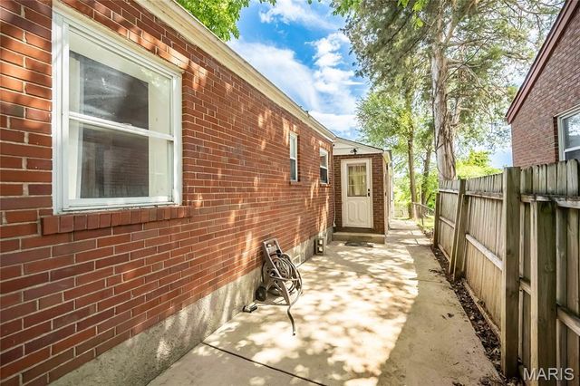 6300 Ashwell Drive, St Louis, MO 63123