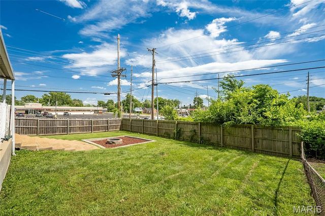 6300 Ashwell Drive, St Louis, MO 63123
