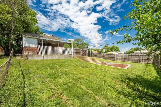 6300 Ashwell Drive, St Louis, MO 63123