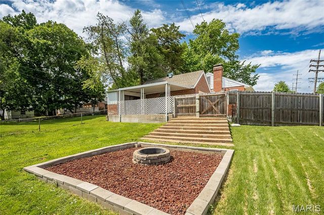 6300 Ashwell Drive, St Louis, MO 63123