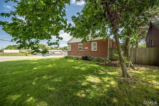 6300 Ashwell Drive, St Louis, MO 63123