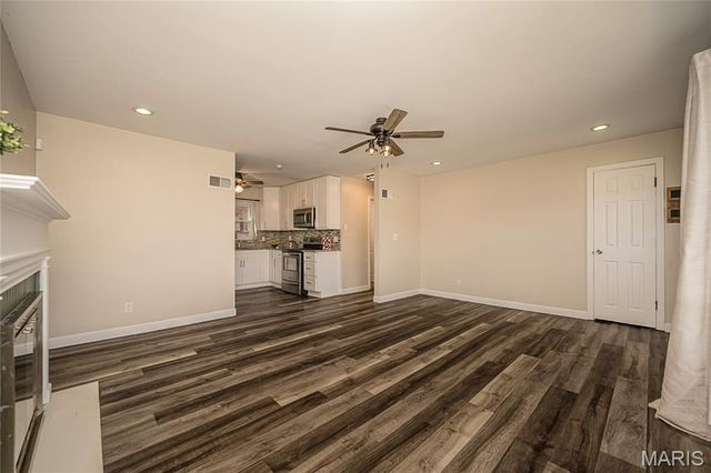 6300 Ashwell Drive, St Louis, MO 63123
