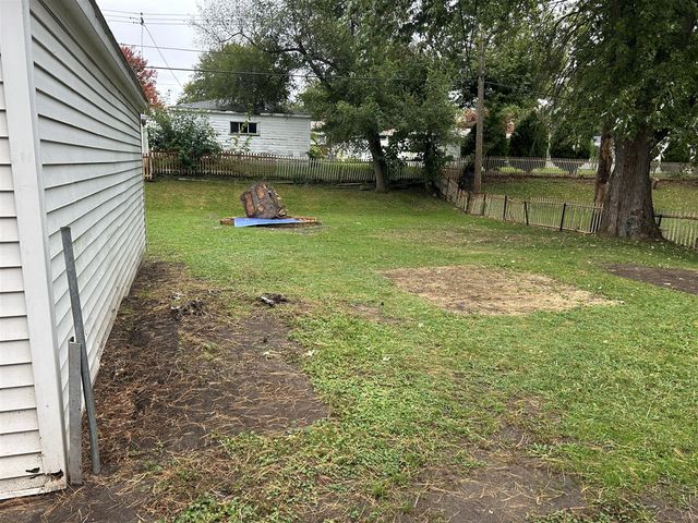 29715 Walnut Street, Flat Rock, MI 48134