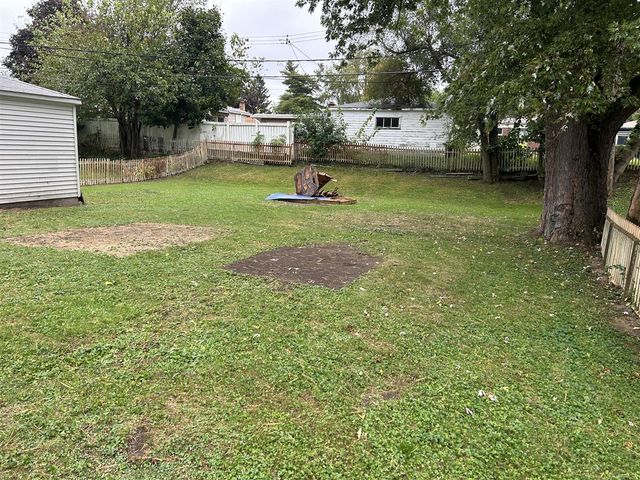 29715 Walnut Street, Flat Rock, MI 48134