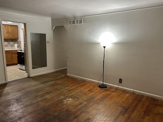 29715 Walnut Street, Flat Rock, MI 48134