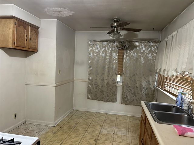 29715 Walnut Street, Flat Rock, MI 48134