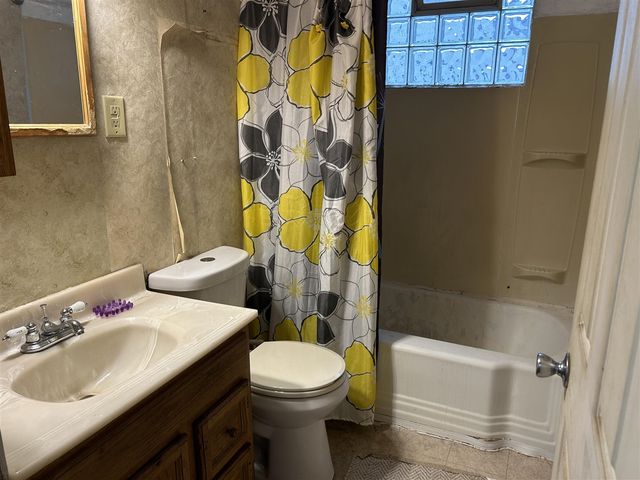 29715 Walnut Street, Flat Rock, MI 48134