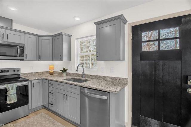 2069 Darwick Road, Winston-salem, NC 27127