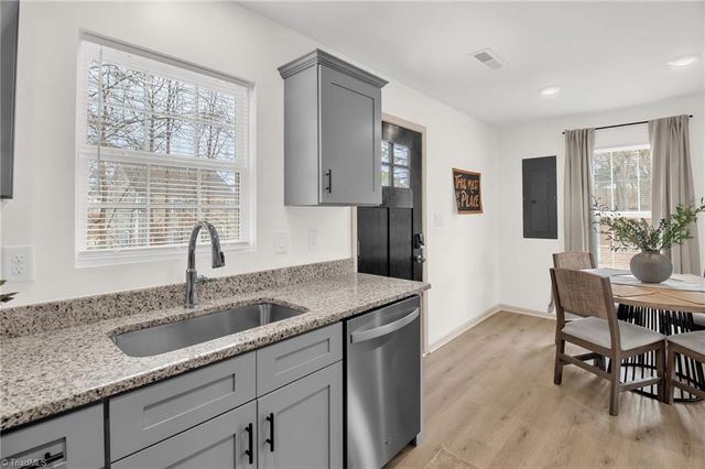 2069 Darwick Road, Winston-salem, NC 27127