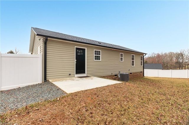 2069 Darwick Road, Winston-salem, NC 27127