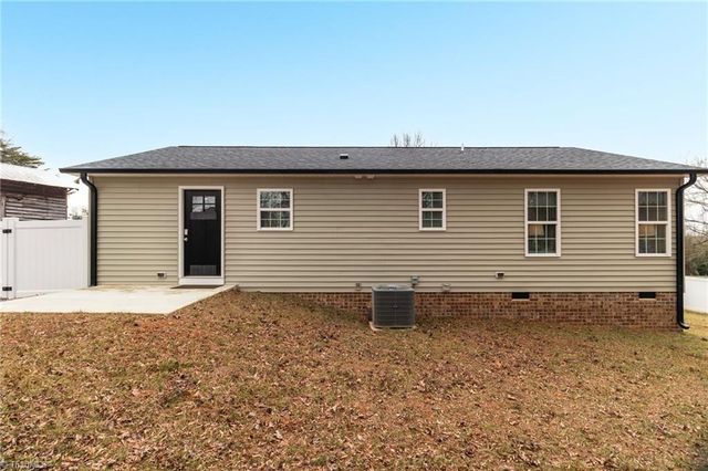 2069 Darwick Road, Winston-salem, NC 27127