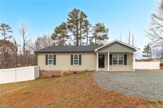 2069 Darwick Road, Winston-salem, NC 27127