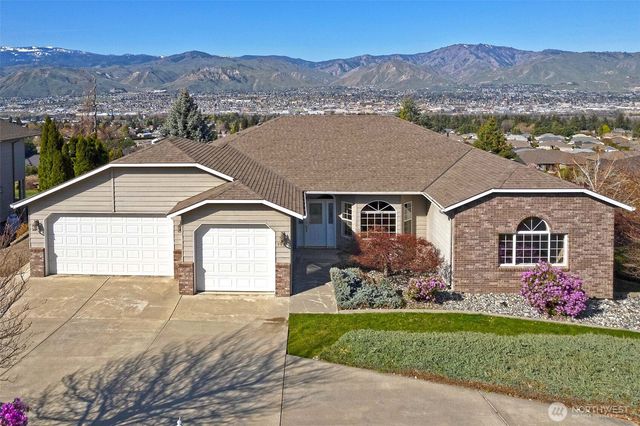 946 Briarwood Drive, East Wenatchee, WA 98802