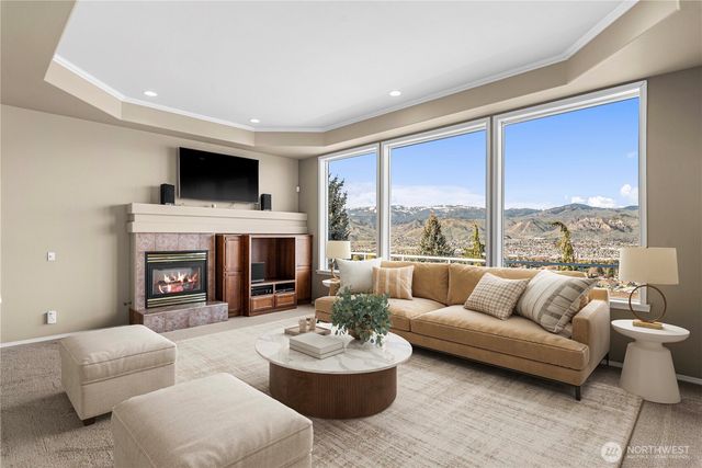 946 Briarwood Drive, East Wenatchee, WA 98802