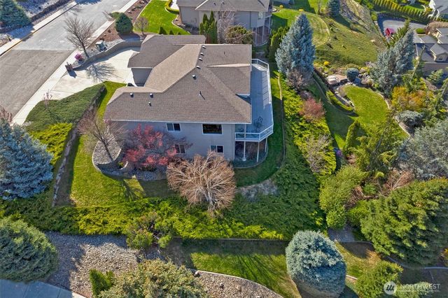 946 Briarwood Drive, East Wenatchee, WA 98802