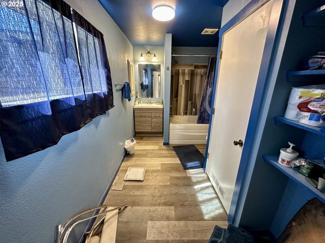 1032 TYLER Ave, Cottage Grove, OR 97424