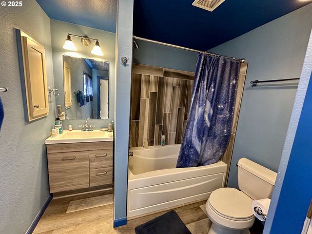 1032 TYLER Ave, Cottage Grove, OR 97424