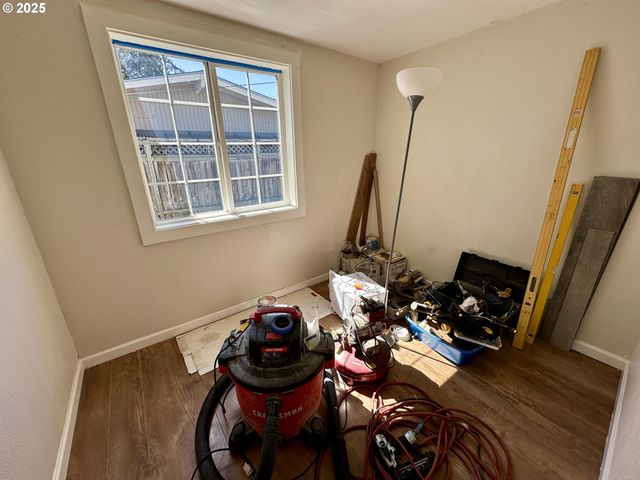 1032 TYLER Ave, Cottage Grove, OR 97424