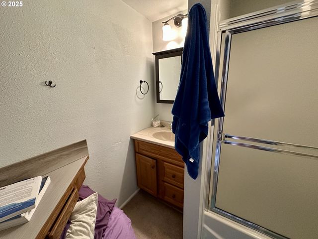 1032 TYLER Ave, Cottage Grove, OR 97424