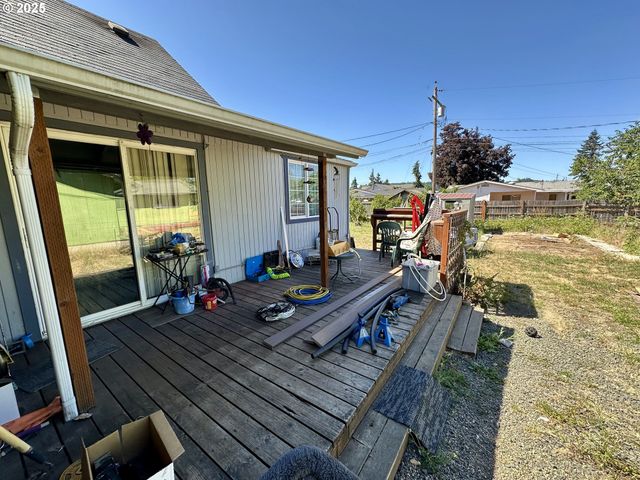 1032 TYLER Ave, Cottage Grove, OR 97424