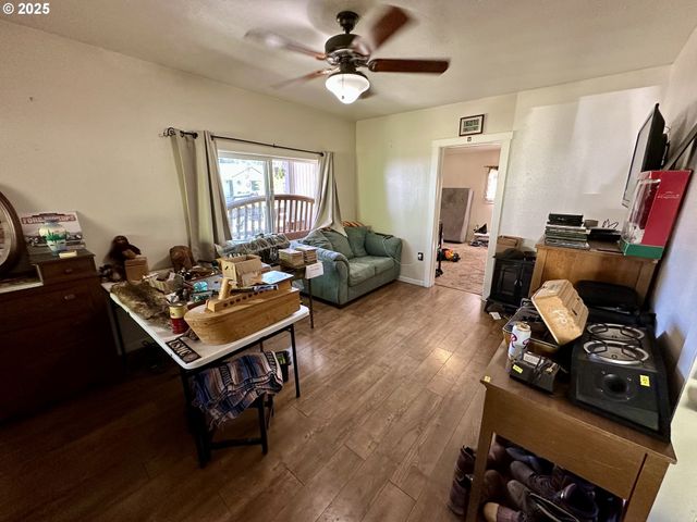 1032 TYLER Ave, Cottage Grove, OR 97424