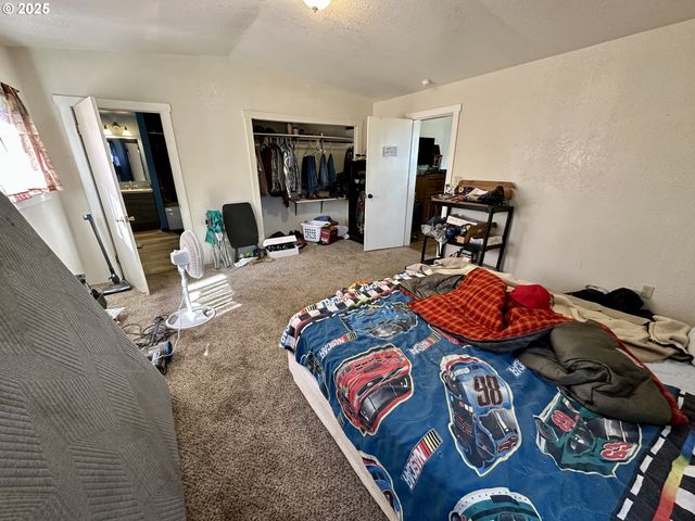 1032 TYLER Ave, Cottage Grove, OR 97424