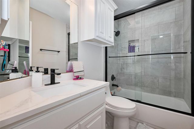 66 Marquise Oaks Place, The Woodlands, TX 77382