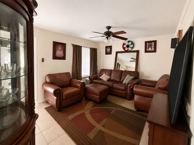 616 Stonewall Drive, Euless, TX 76039
