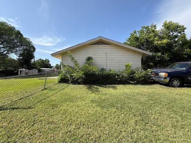 616 Stonewall Drive, Euless, TX 76039