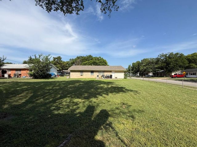 616 Stonewall Drive, Euless, TX 76039