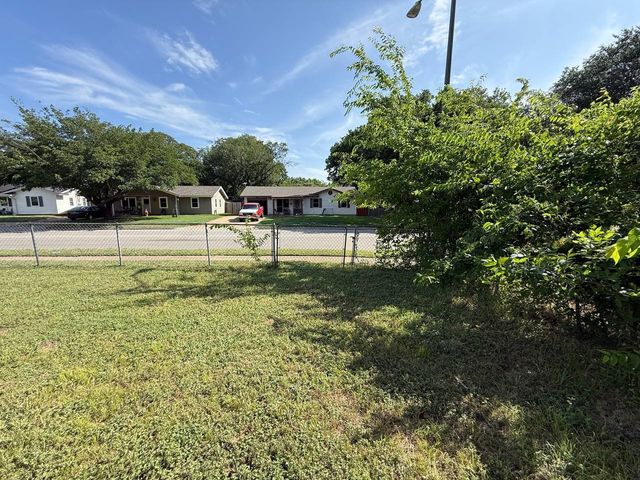 616 Stonewall Drive, Euless, TX 76039
